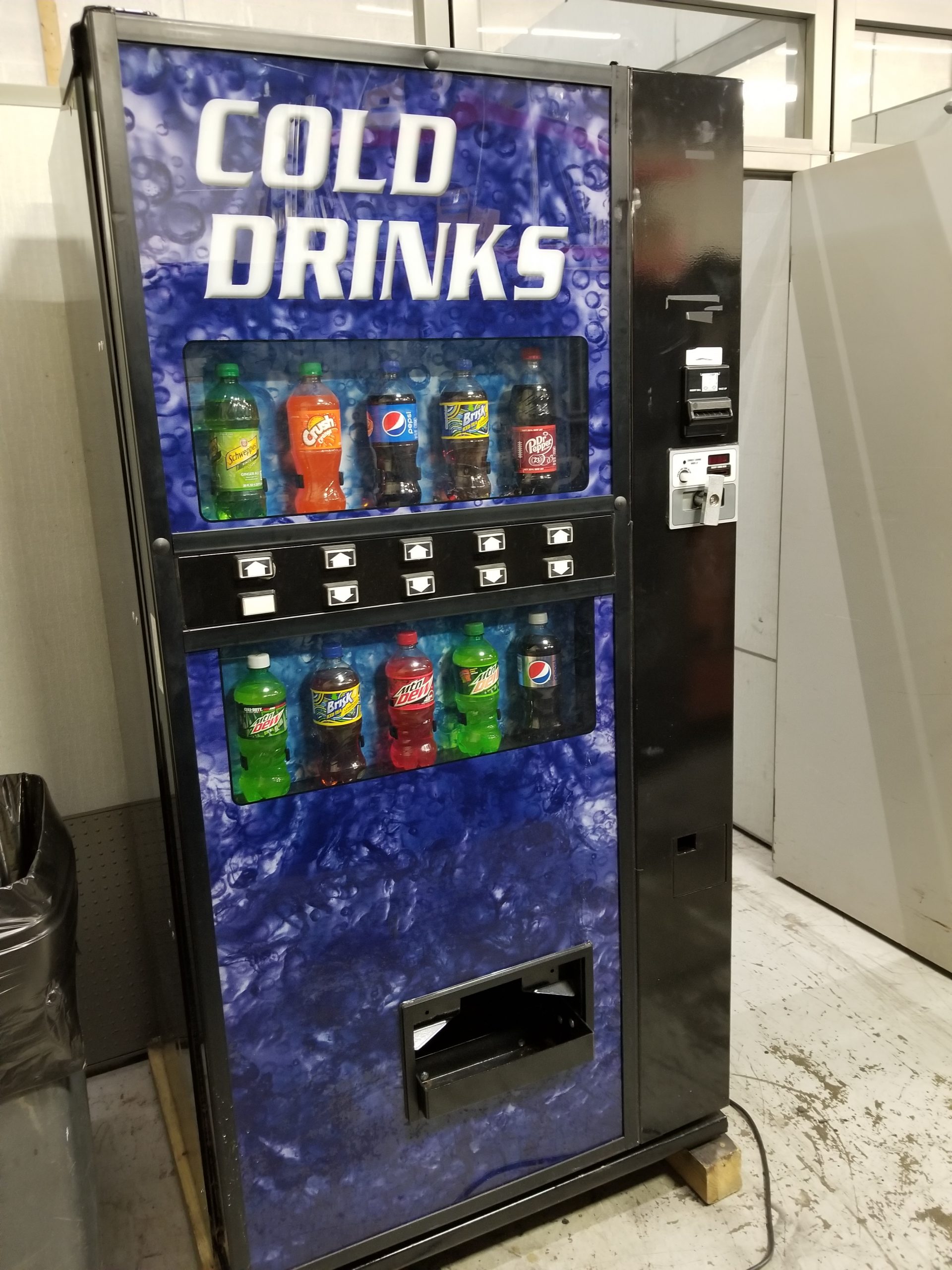 Refurbished Dixie Narco 501E Can/Bottle Soda Machine - Pepsi Globe on Ice